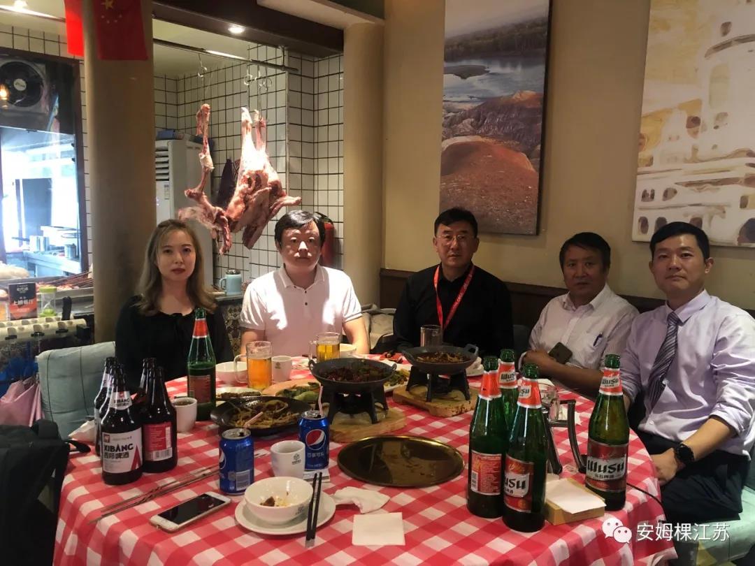 中间：中国牛人俱乐部主席马广胜先生    右一：湖南食品研究院郭院士   右二：江阴安姆棵吴总经理
